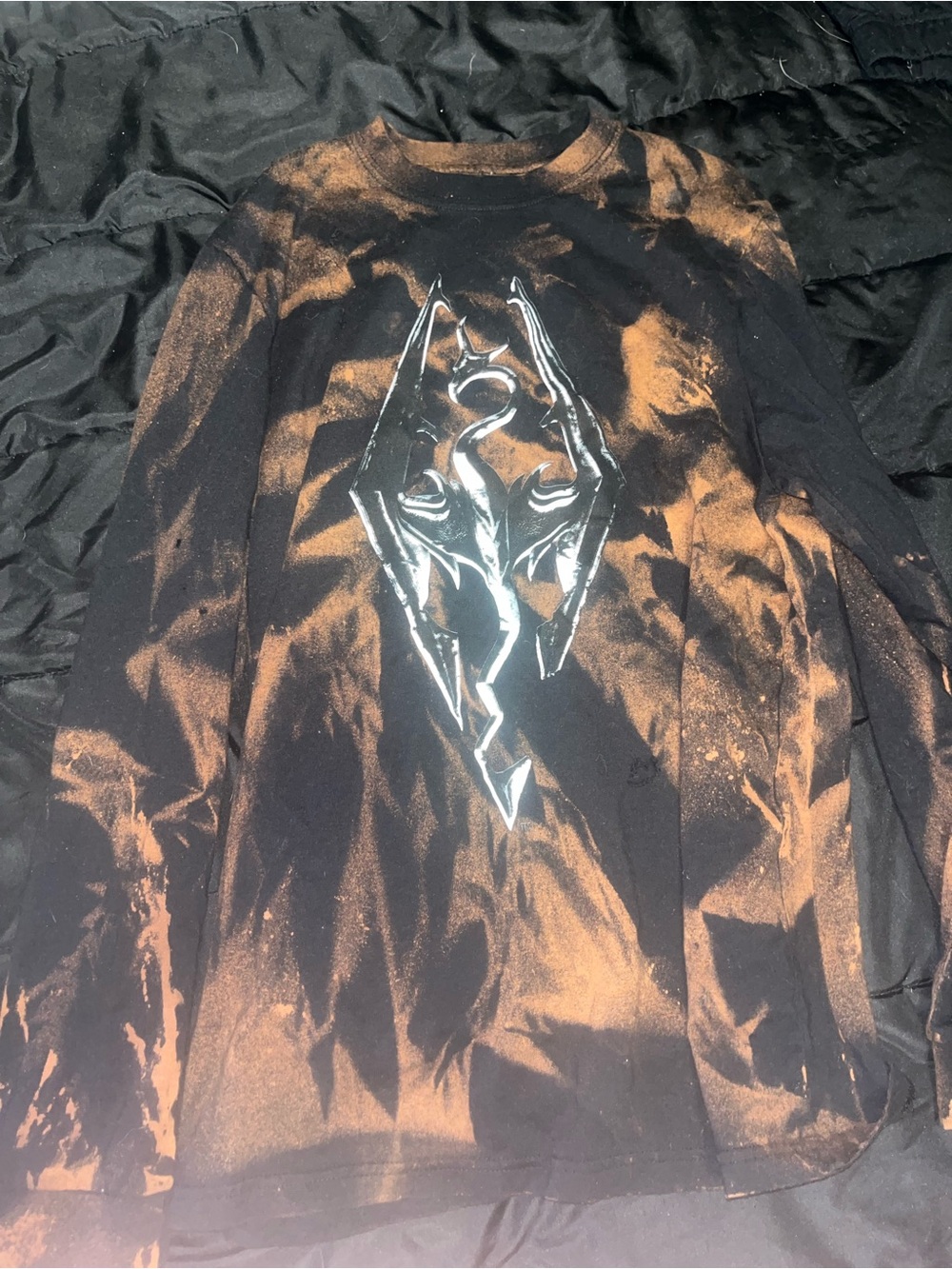 Destroyed Bethesda skyrim Graphic Long-Sleeve Shirt size medium